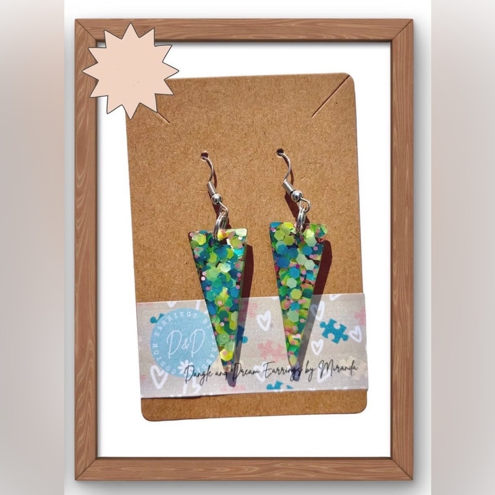 Colorful Triangle Dangle Earrings

🌸🌟🌟Bundle Discounts Available🌟🌟🌸
